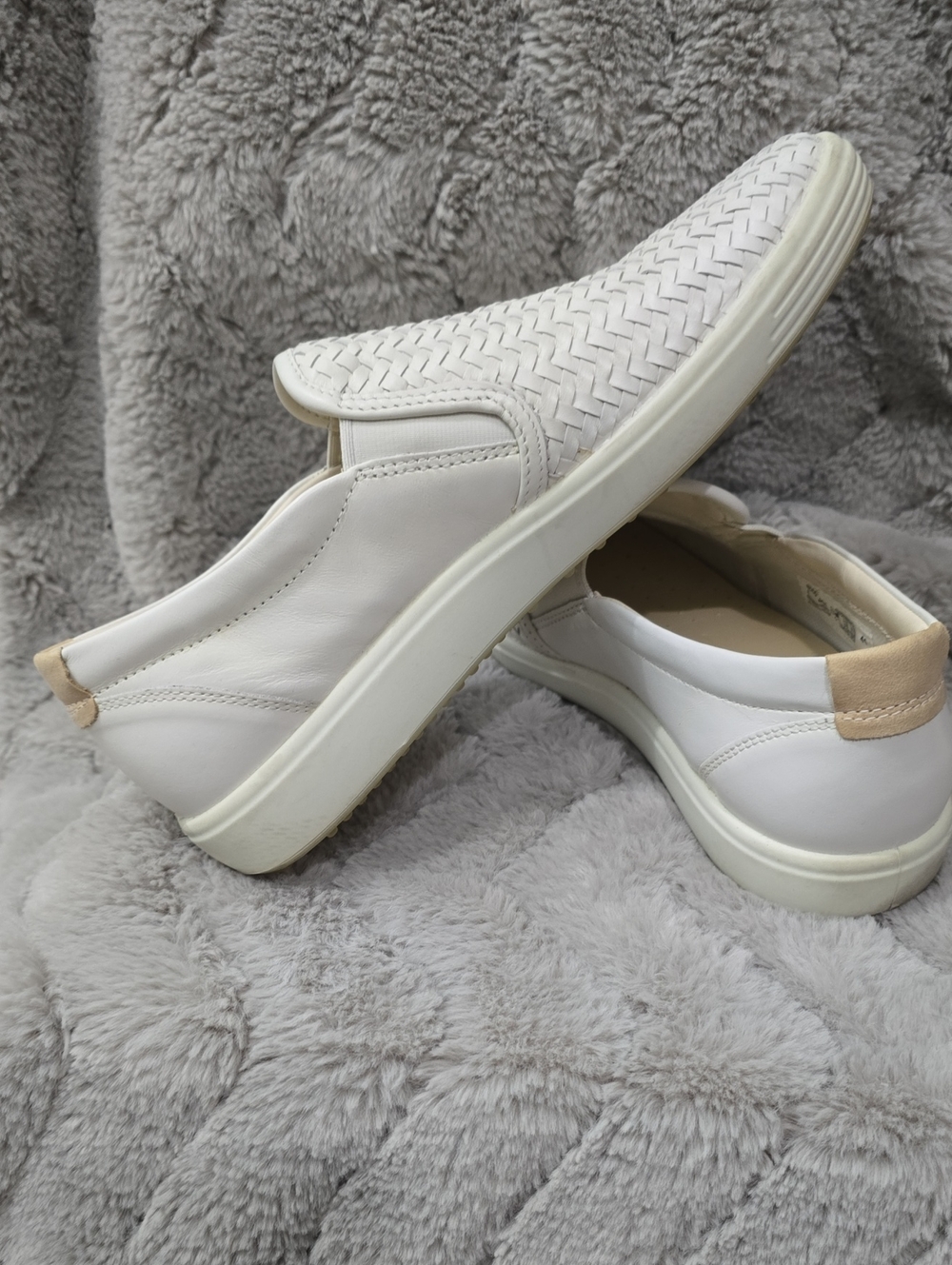 ECCO Soft 7Women's Woven Leather Slip-On - Picture 9 of 9